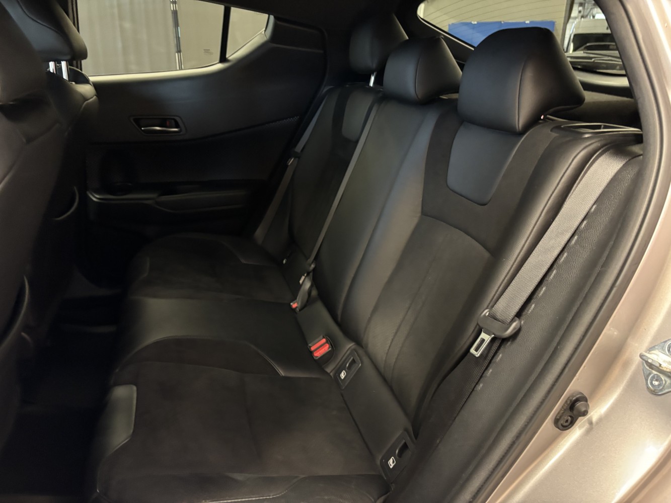 Car image 28