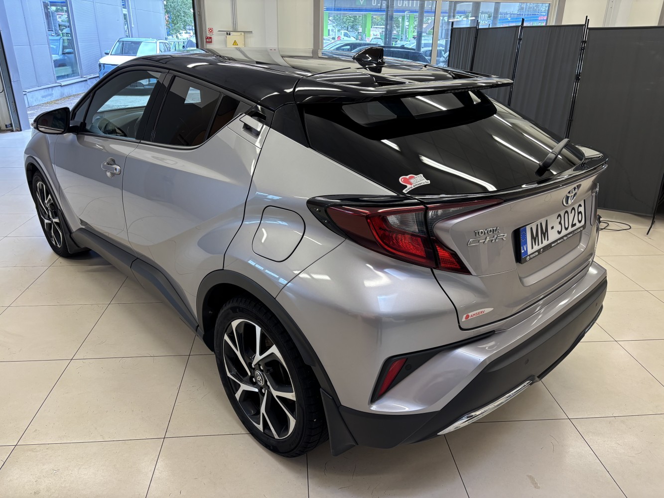 Car image 2