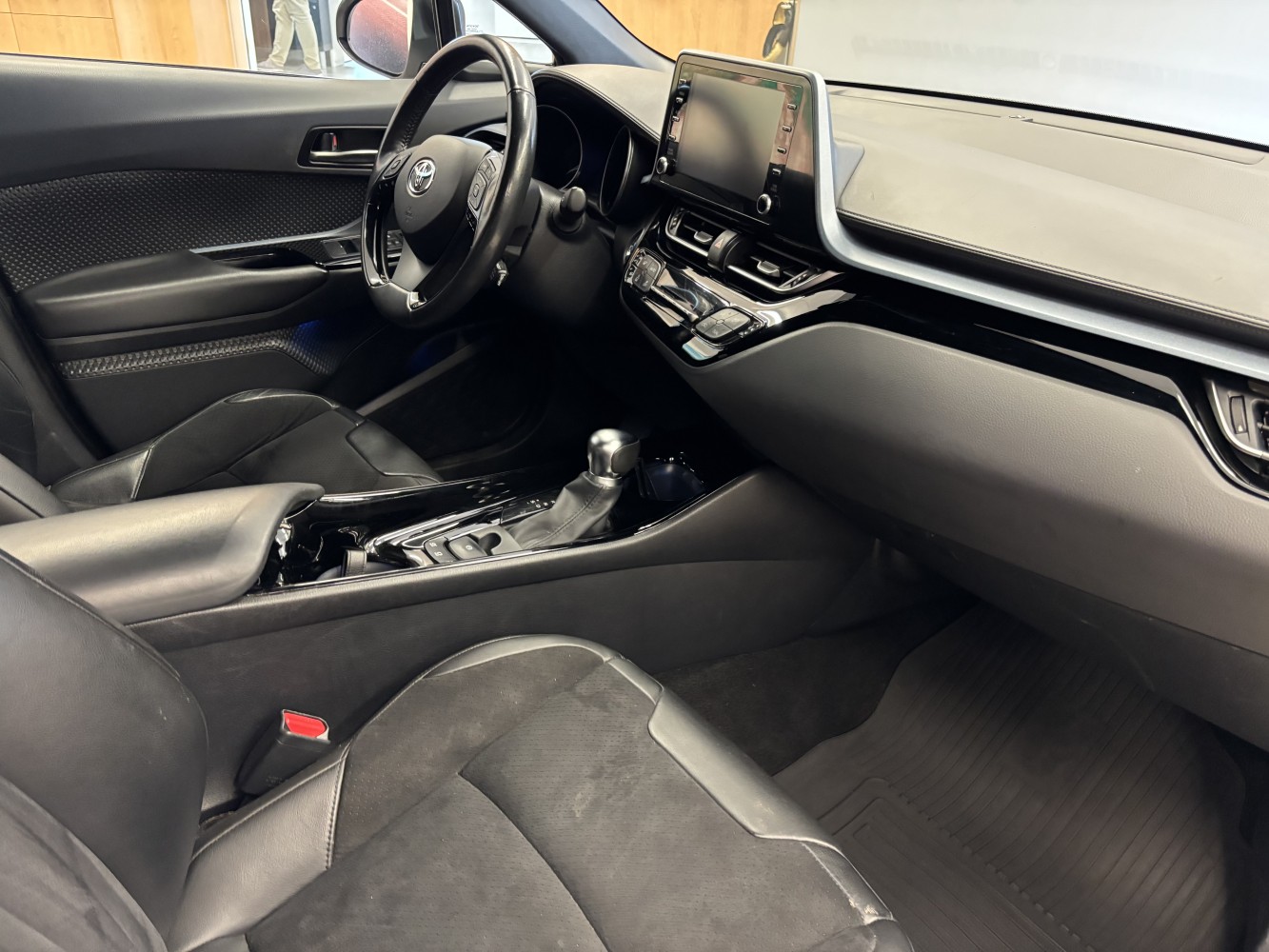Car image 11