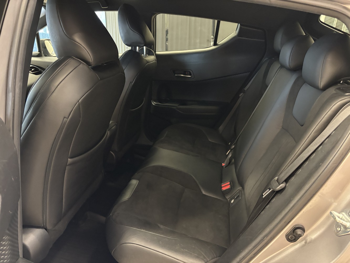 Car image 27