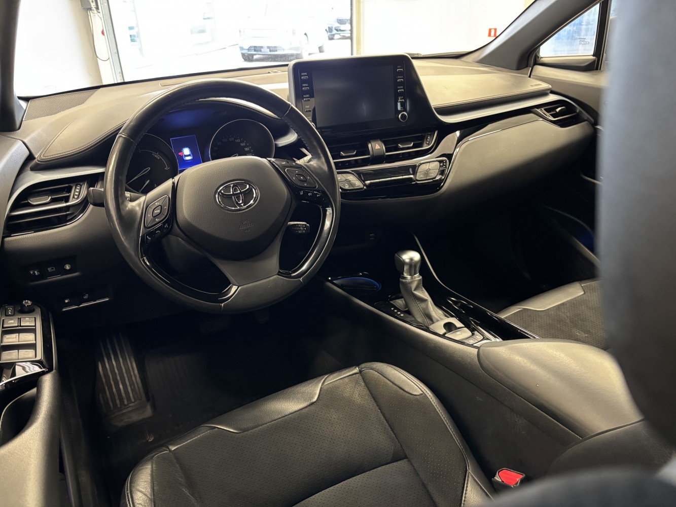 Car image 13