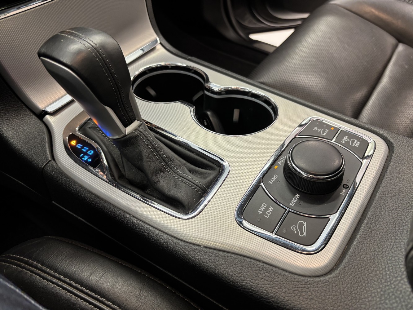 Car image 24