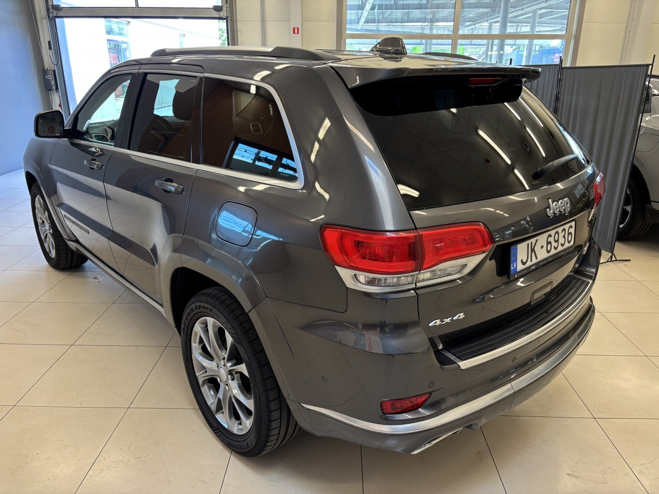 Car image 2