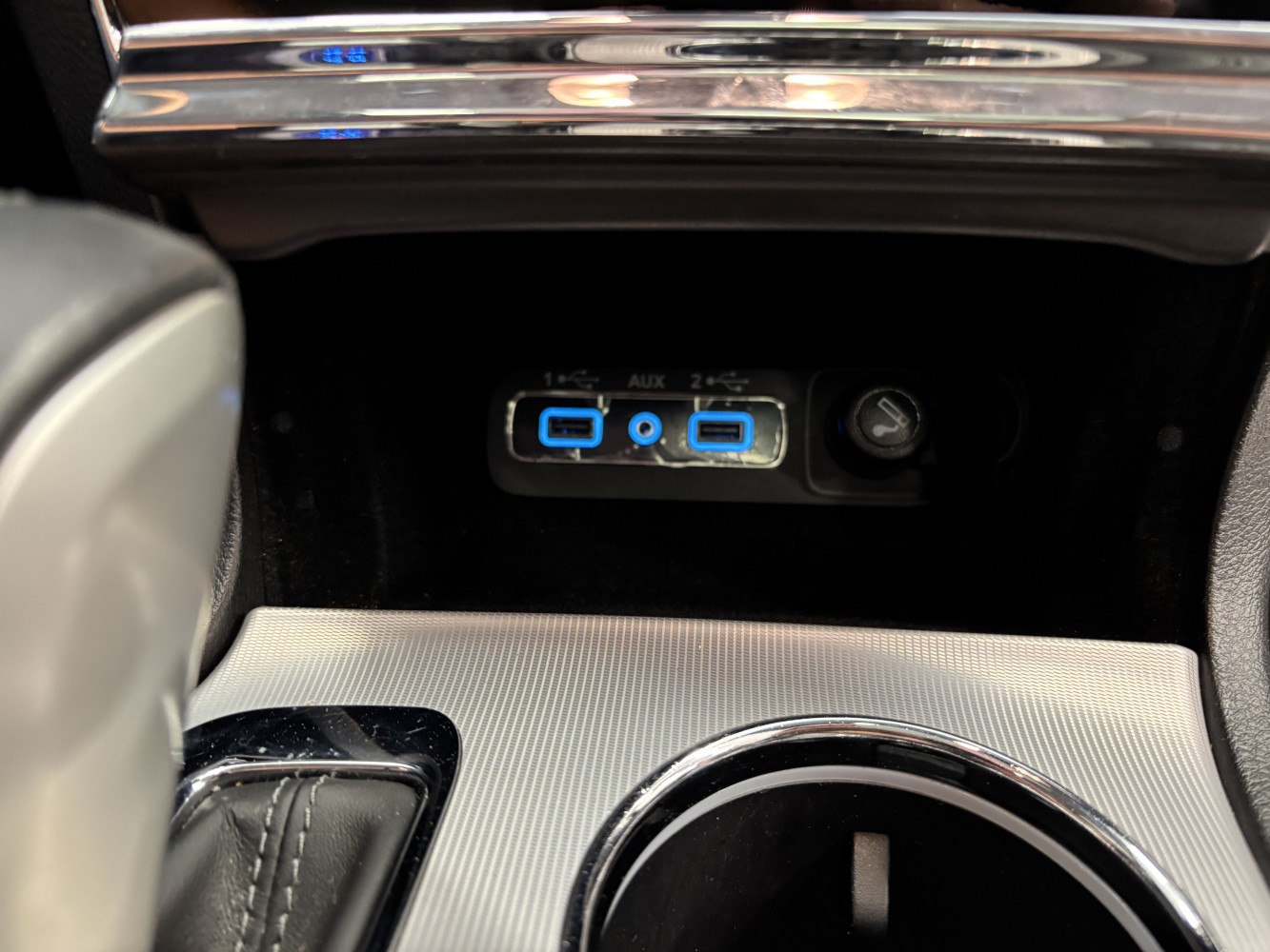 Car image 26