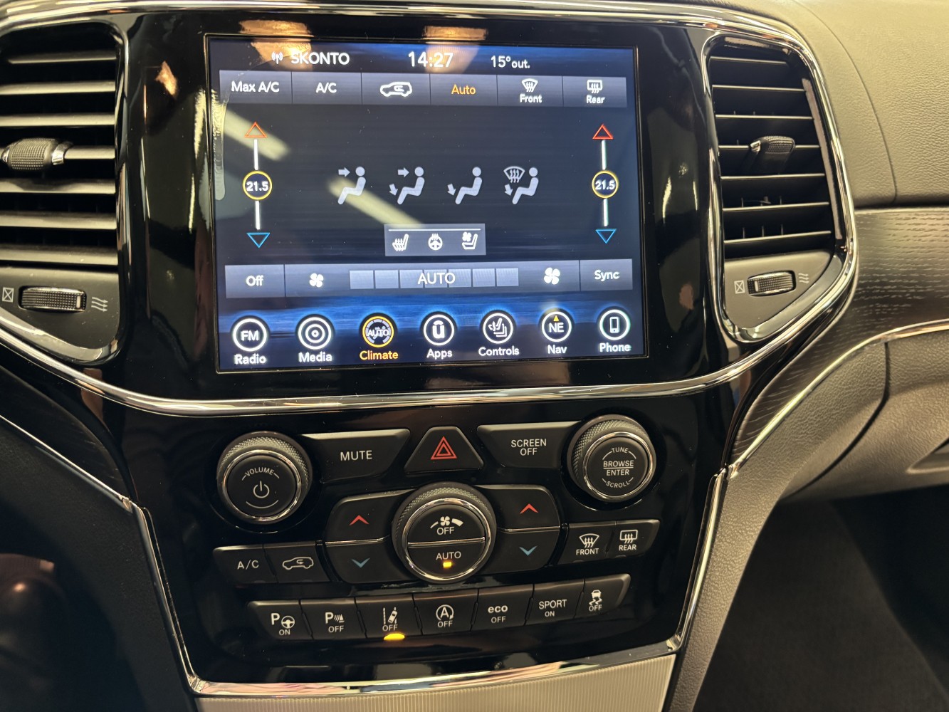 Car image 19