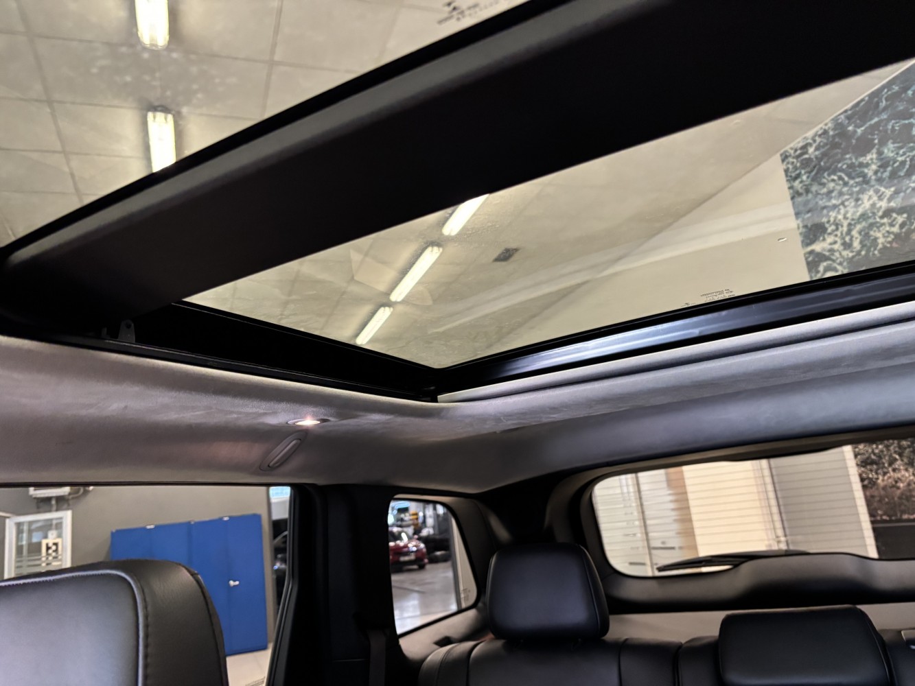 Car image 27