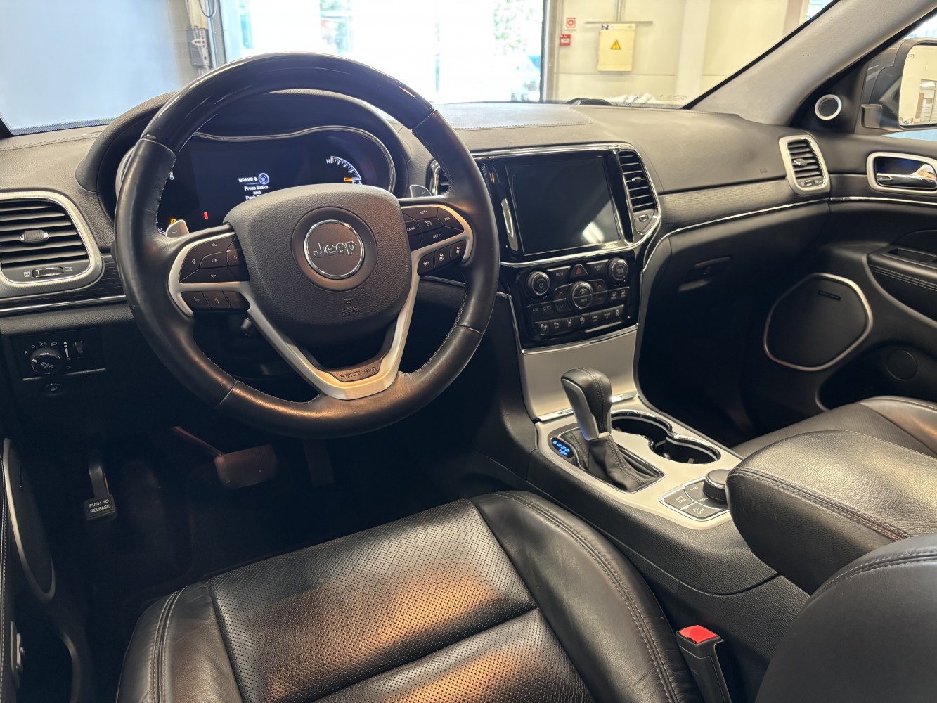 Car image 13