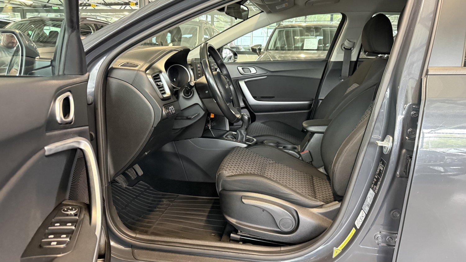 Car image 9