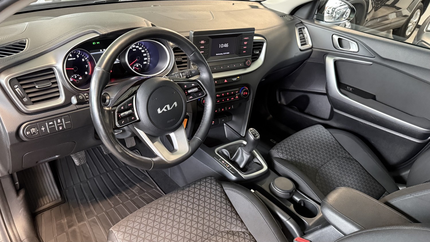 Car image 10