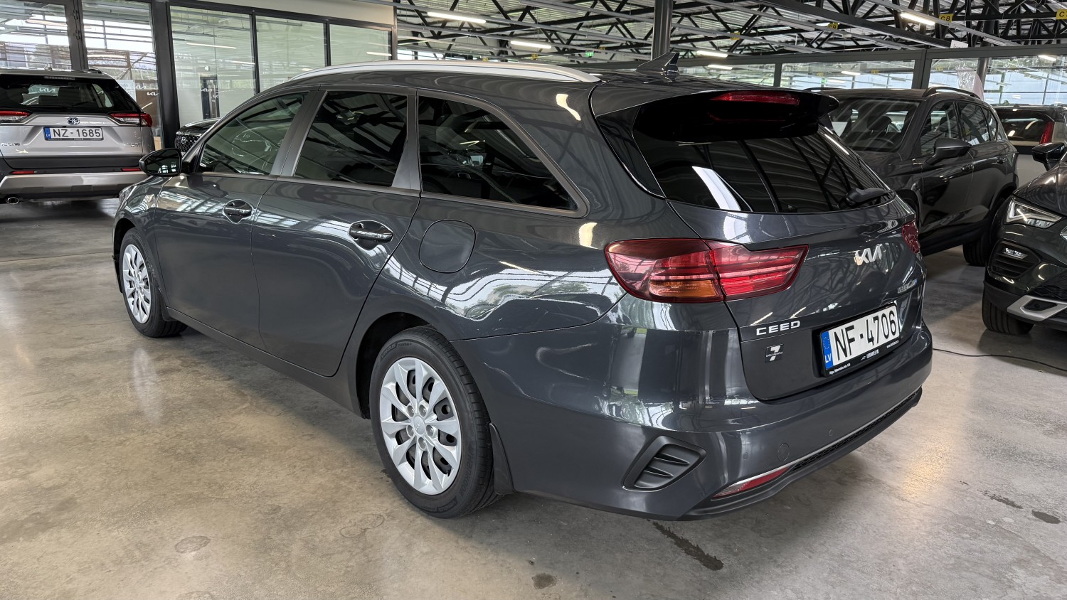 Car image 2