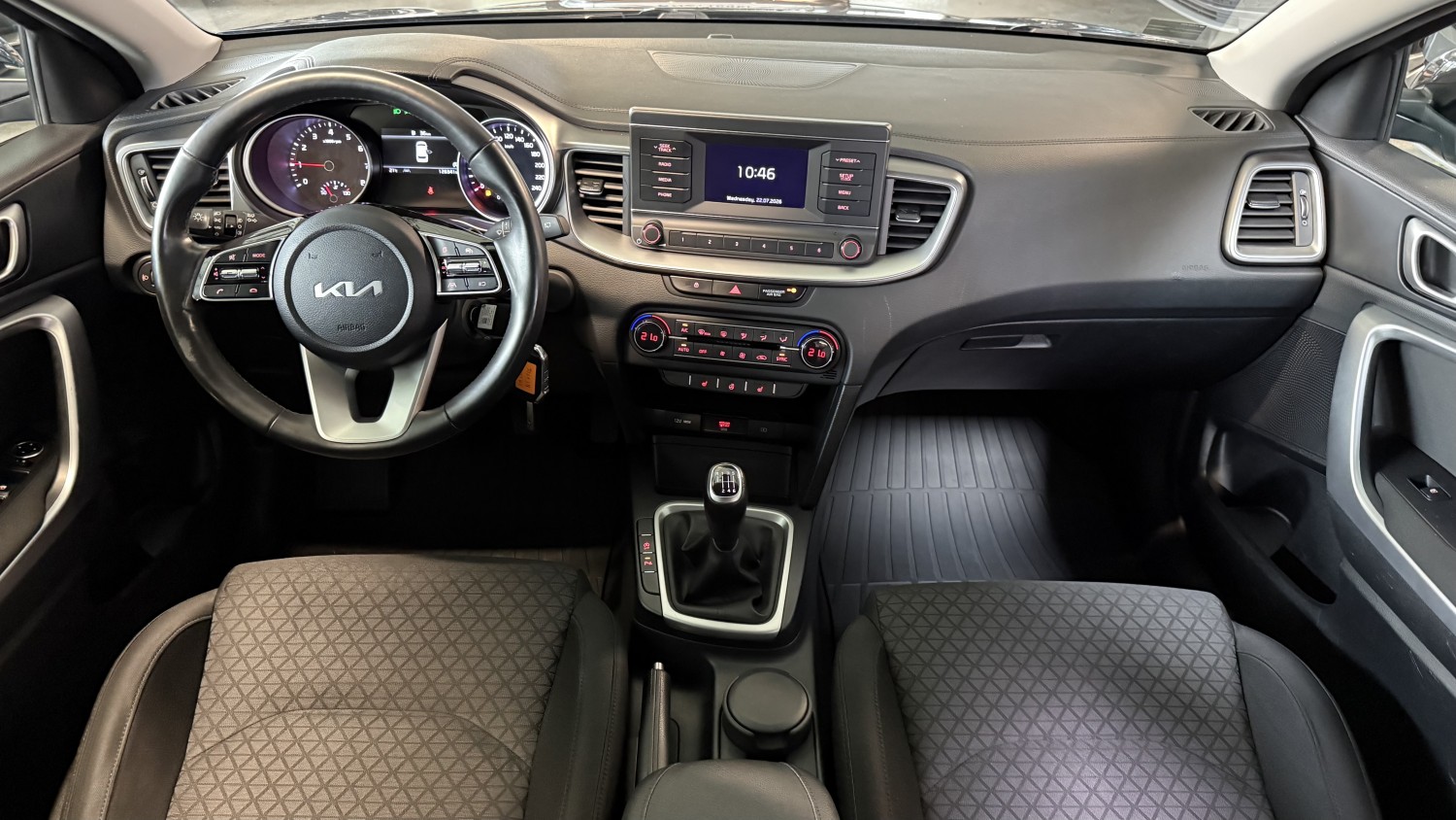 Car image 15