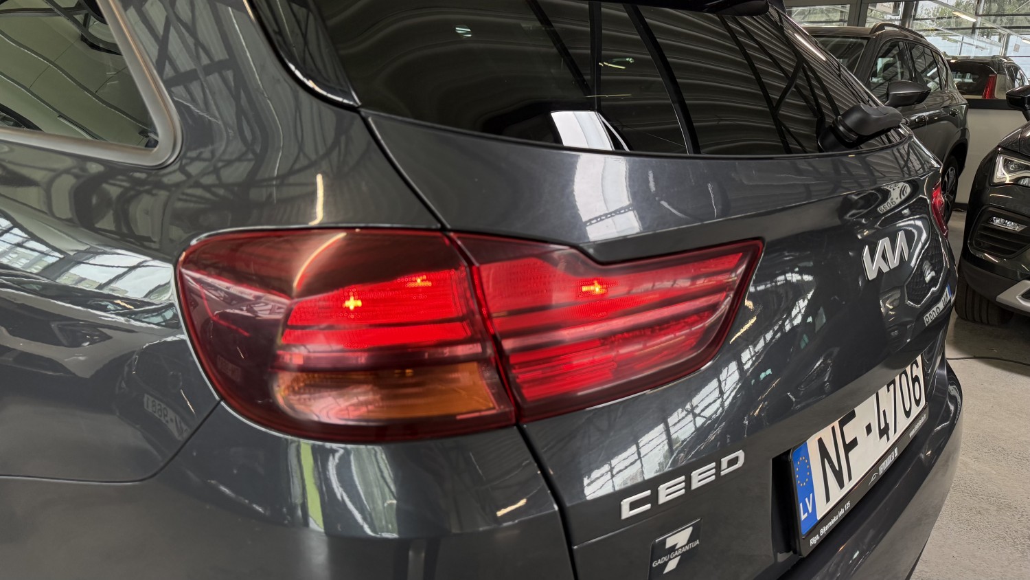 Car image 8