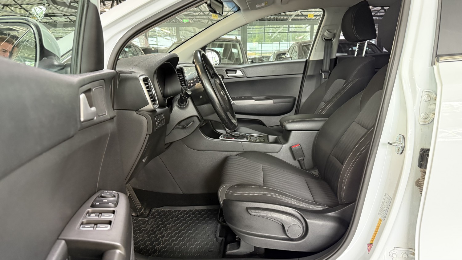 Car image 9
