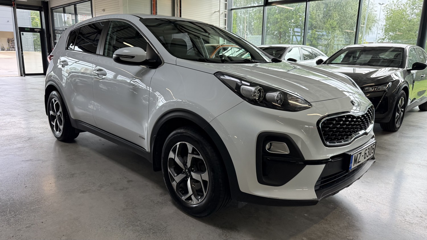 Car image 5