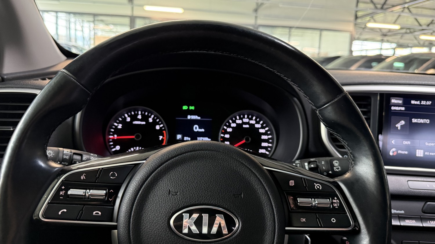 Car image 17