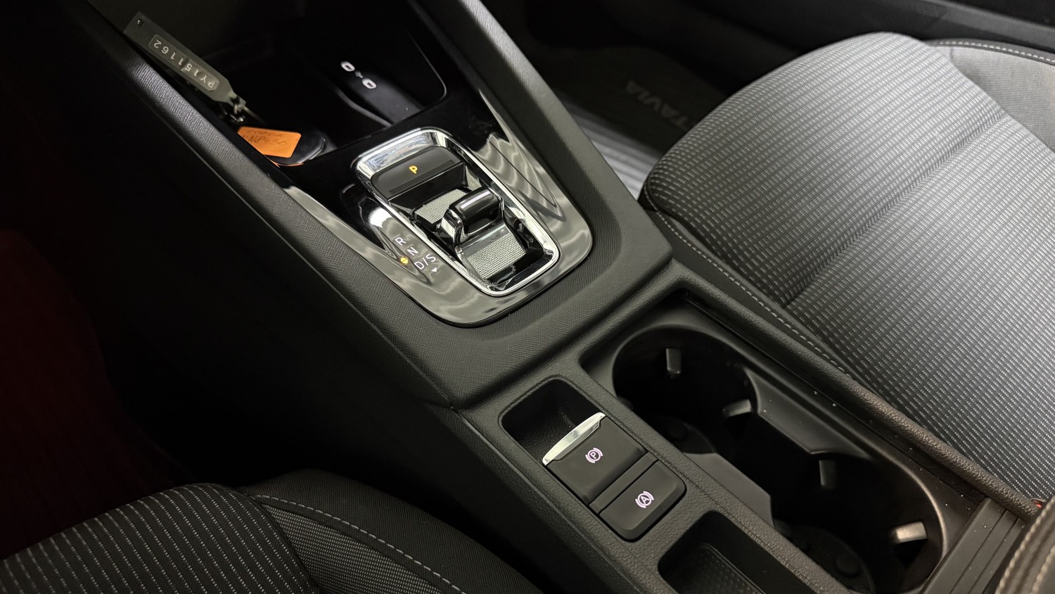 Car image 20