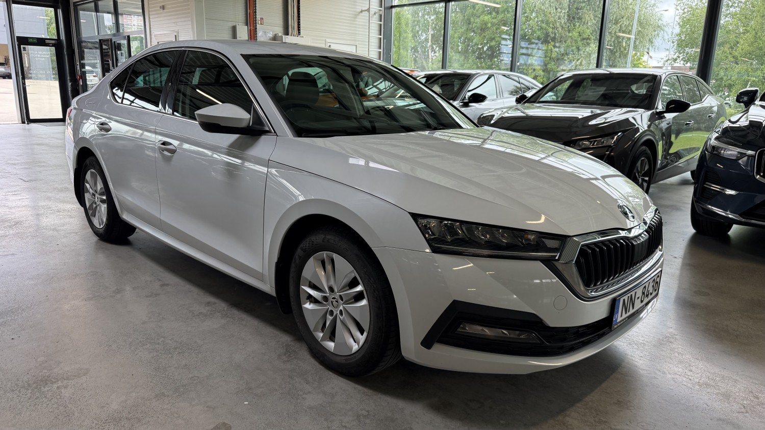 Car image 5