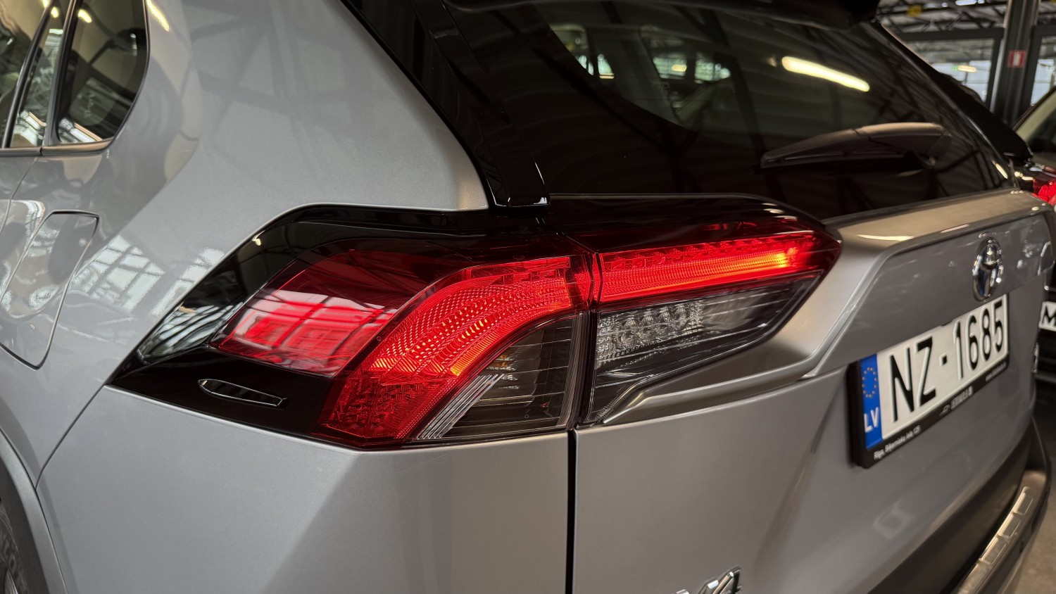 Car image 8
