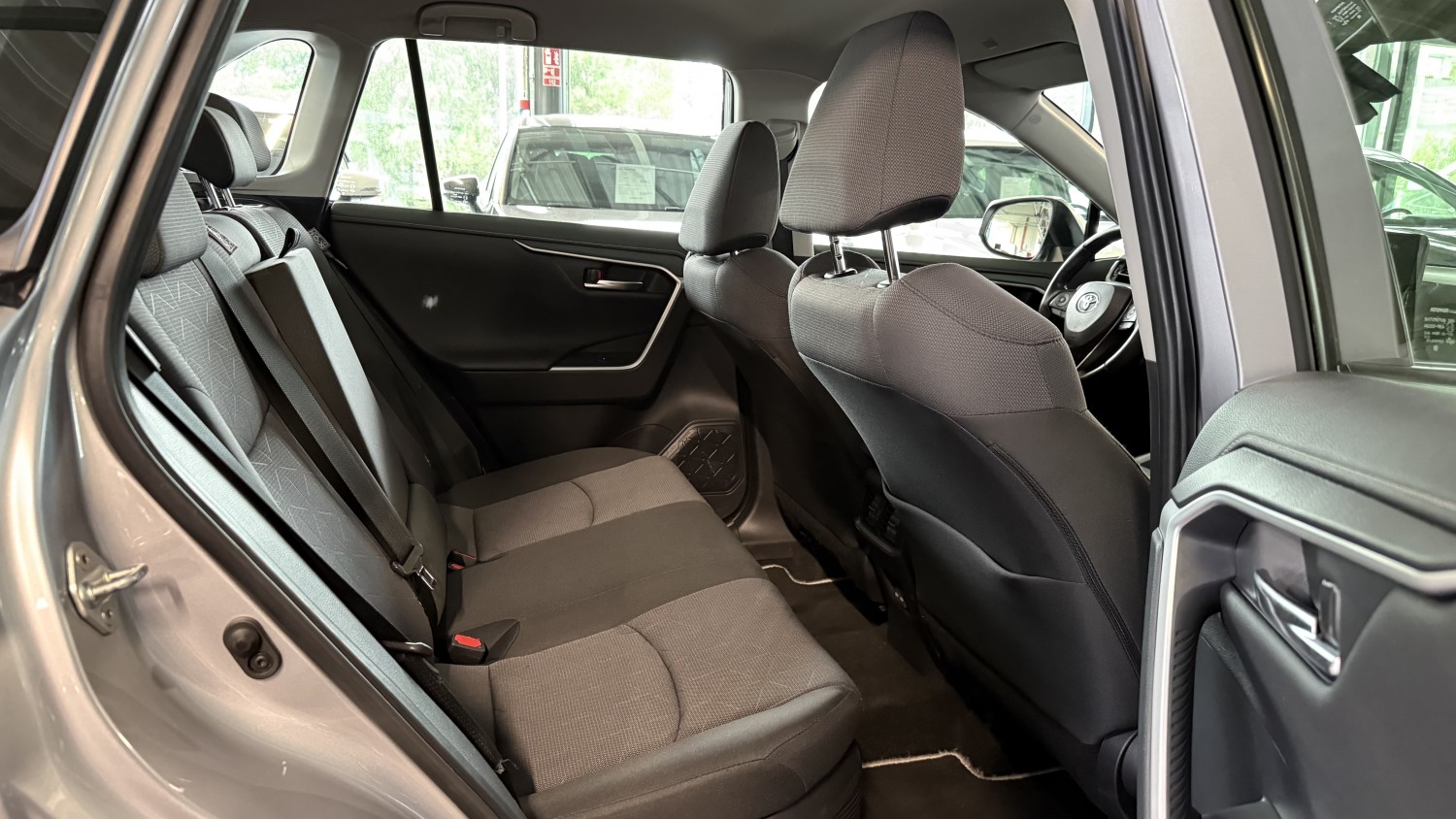 Car image 13