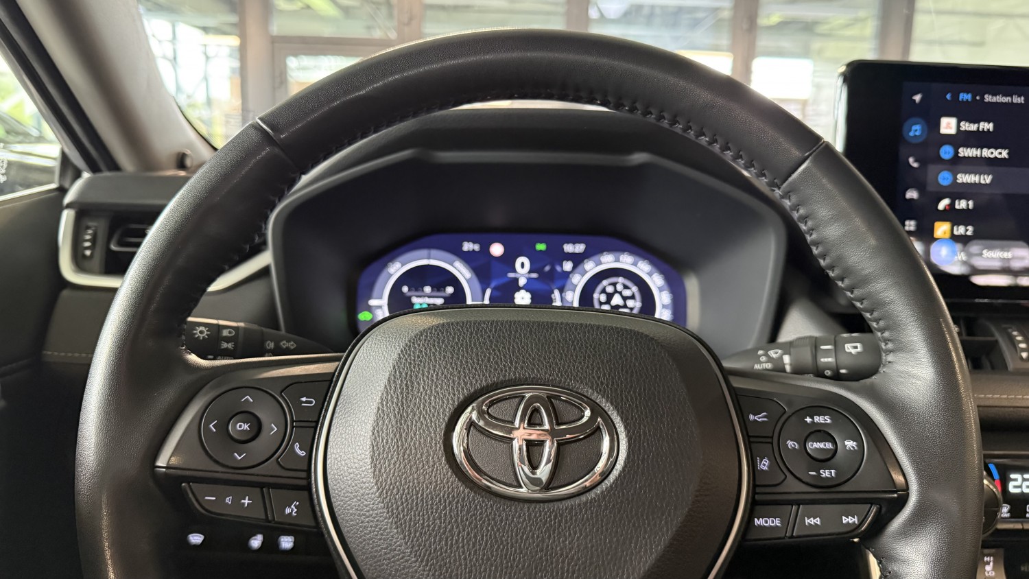 Car image 17