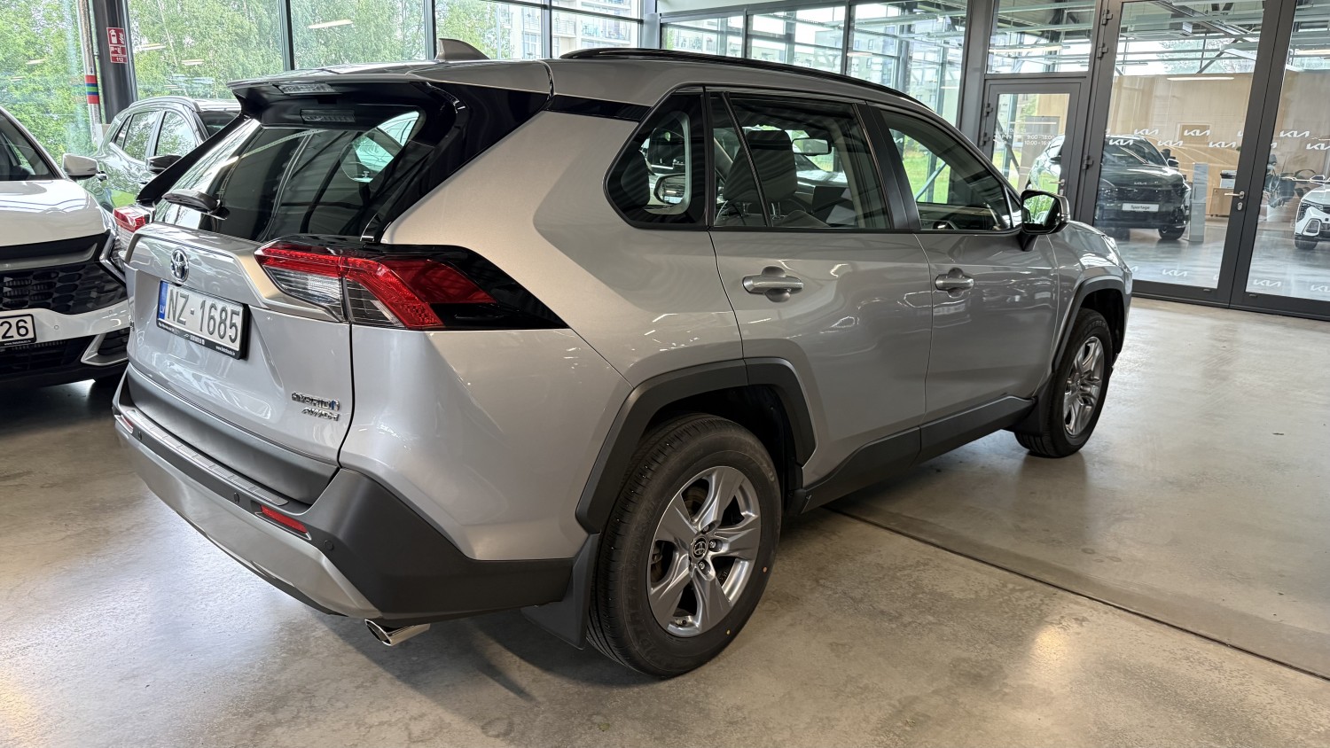 Car image 3