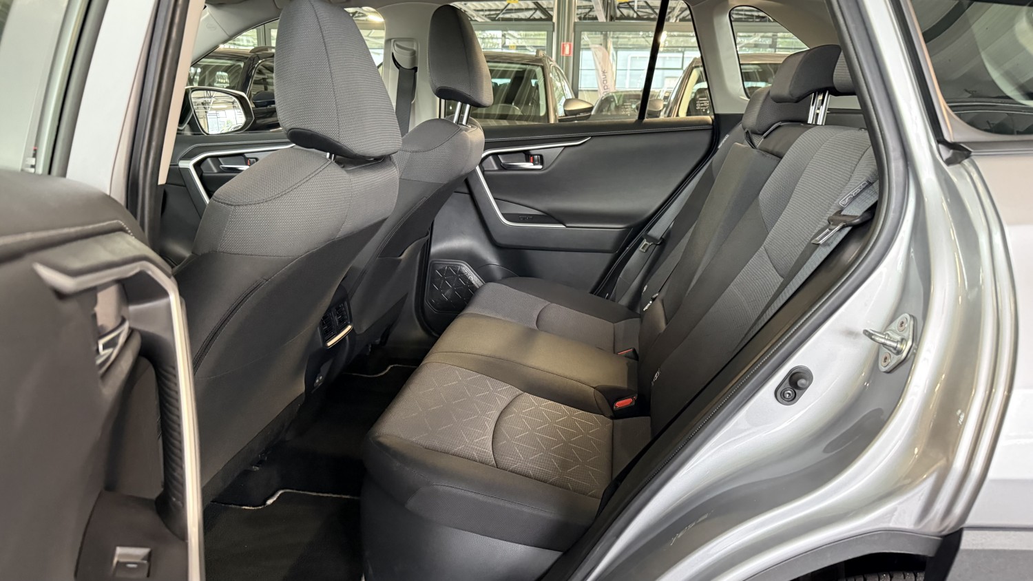 Car image 11