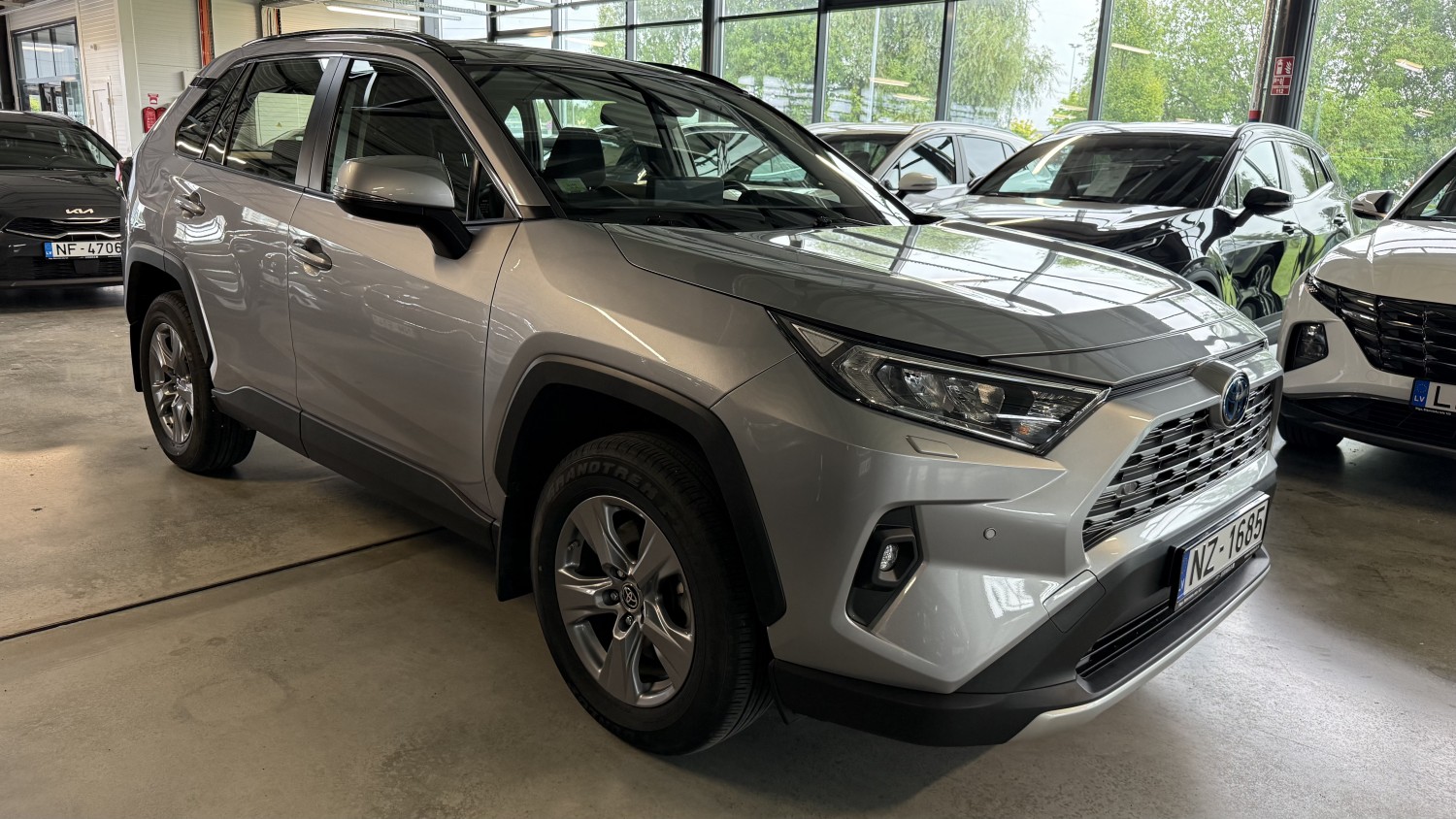 Car image 5