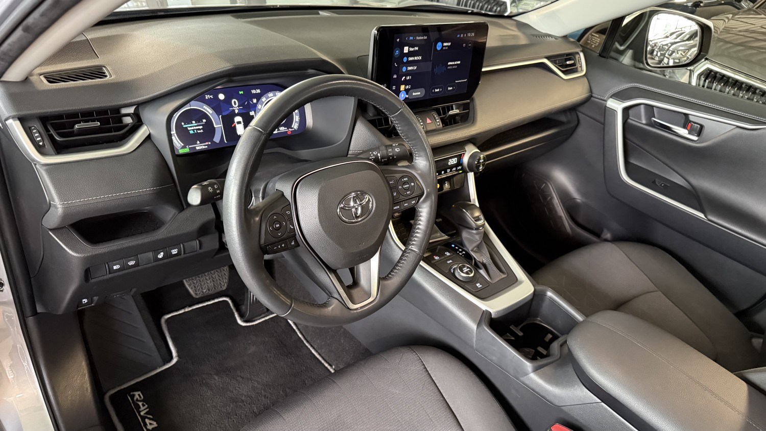 Car image 10