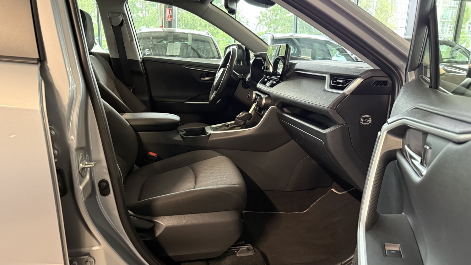 Car image 14