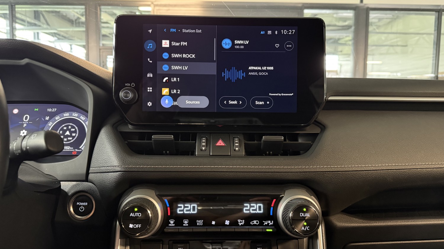 Car image 19