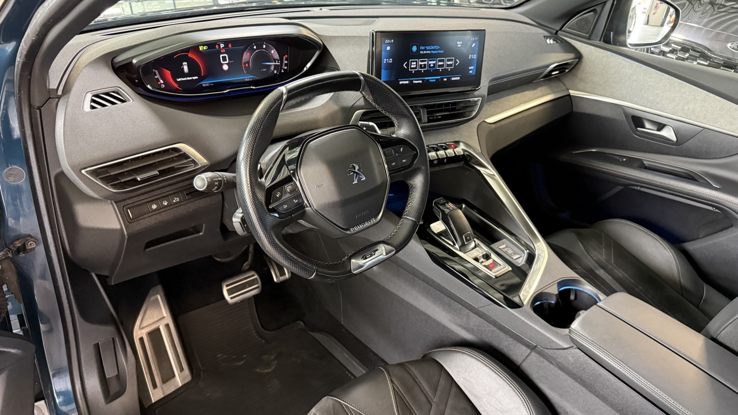 Car image 10