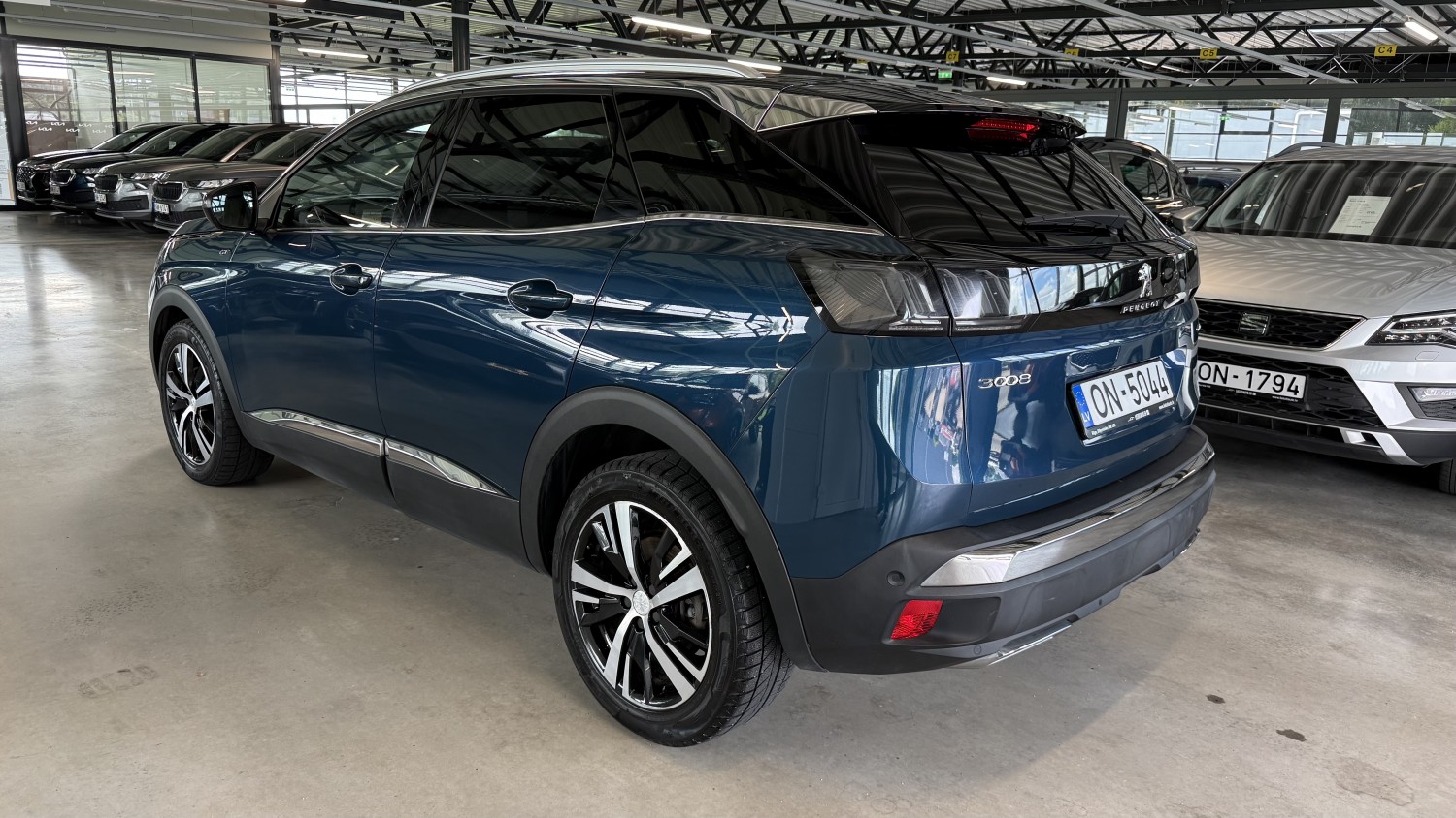 Car image 2