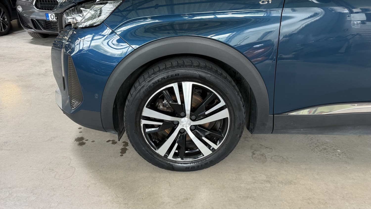 Car image 6