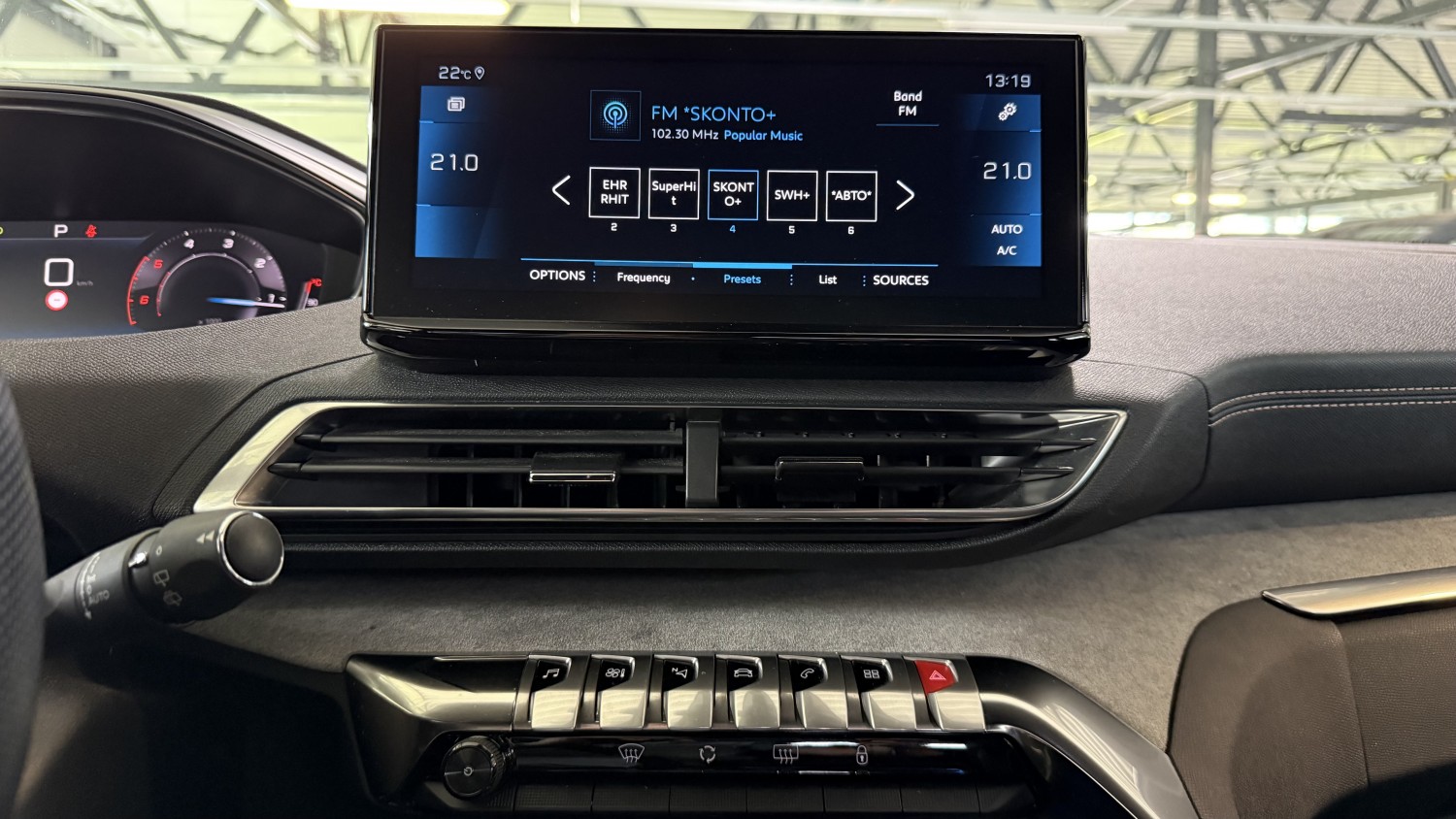 Car image 20