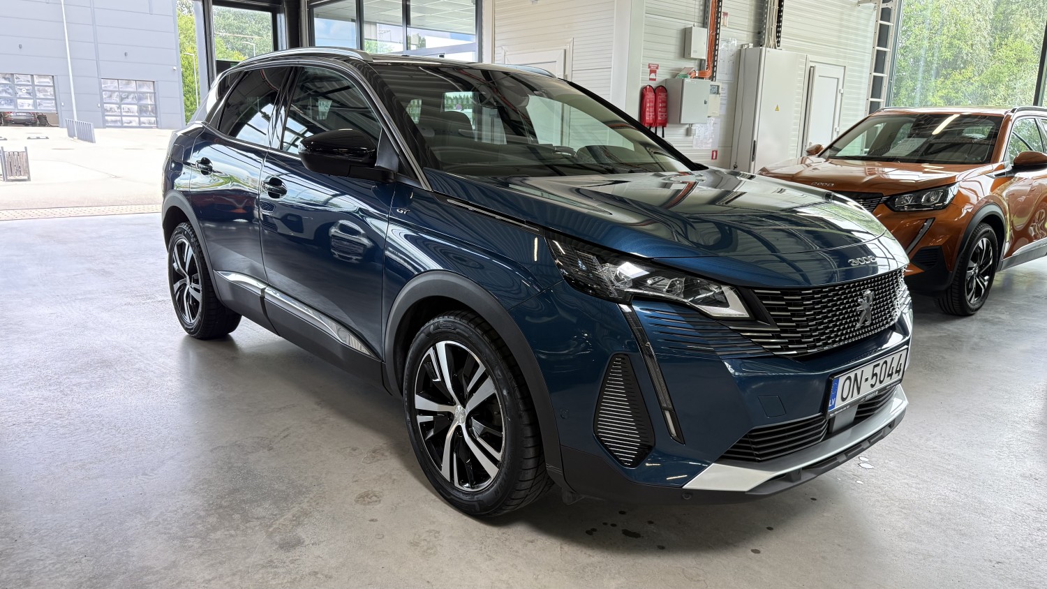 Car image 5