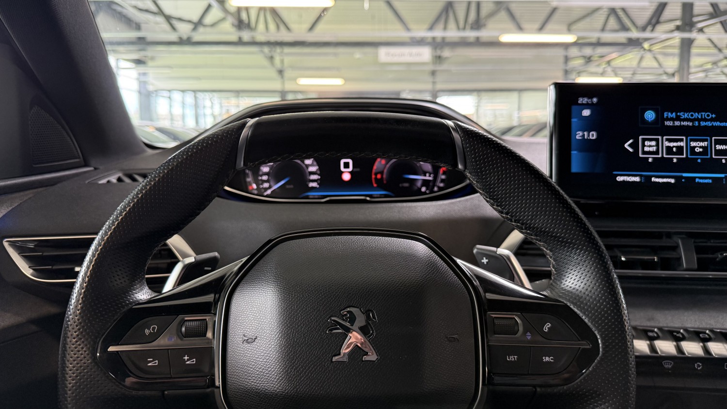 Car image 18