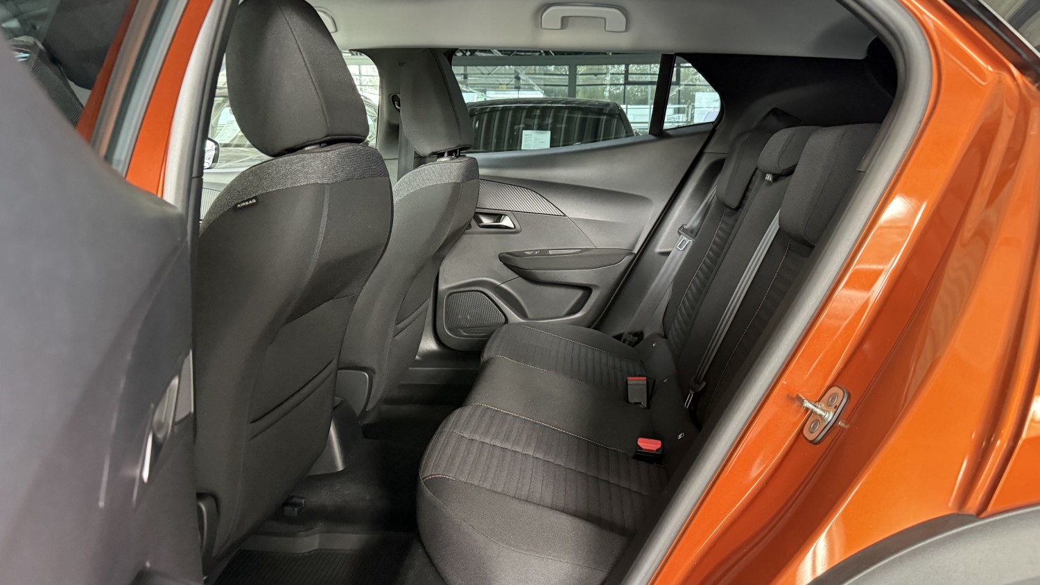 Car image 11
