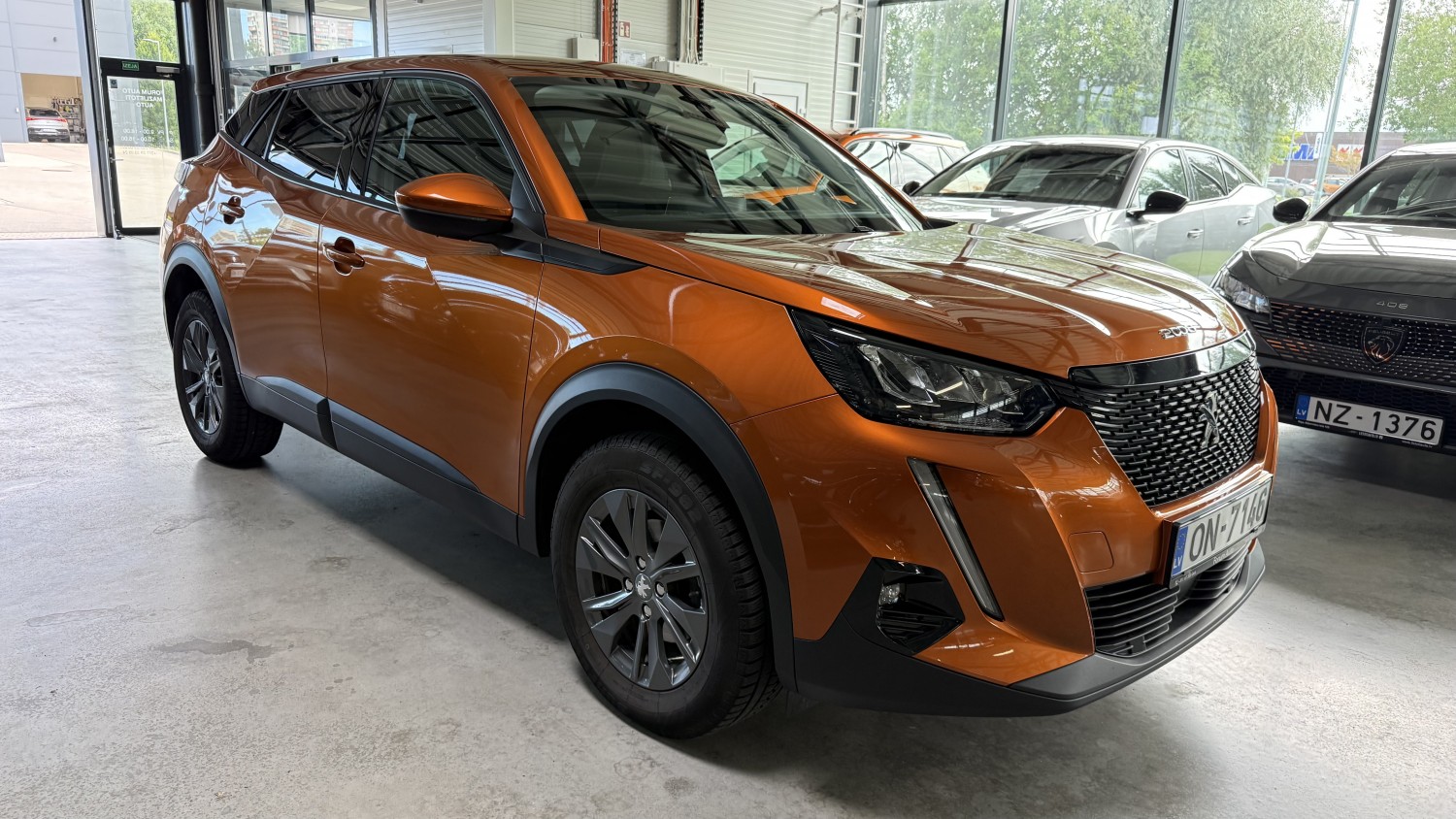Car image 5