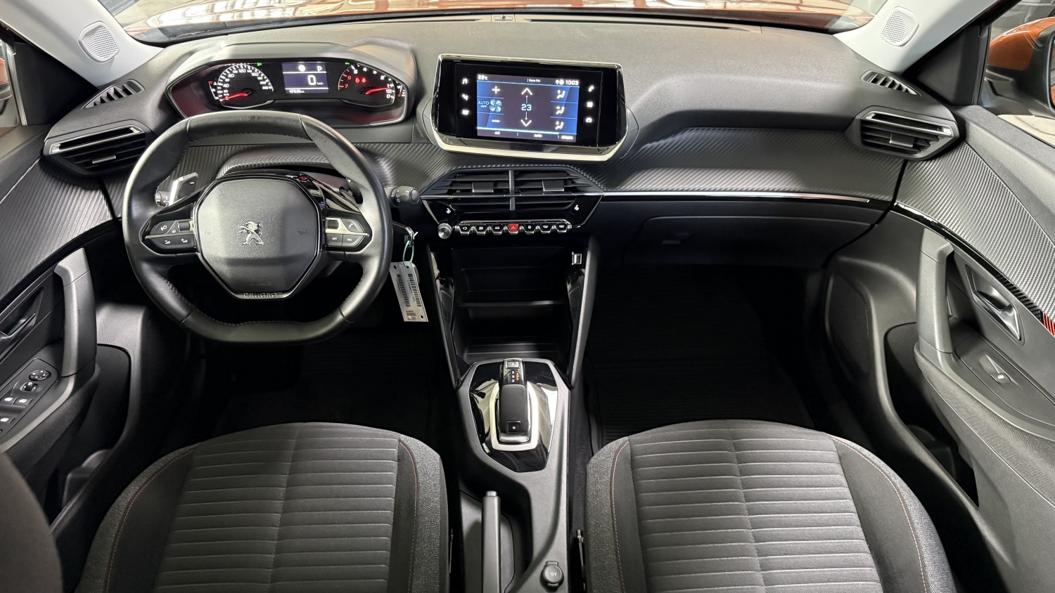 Car image 15