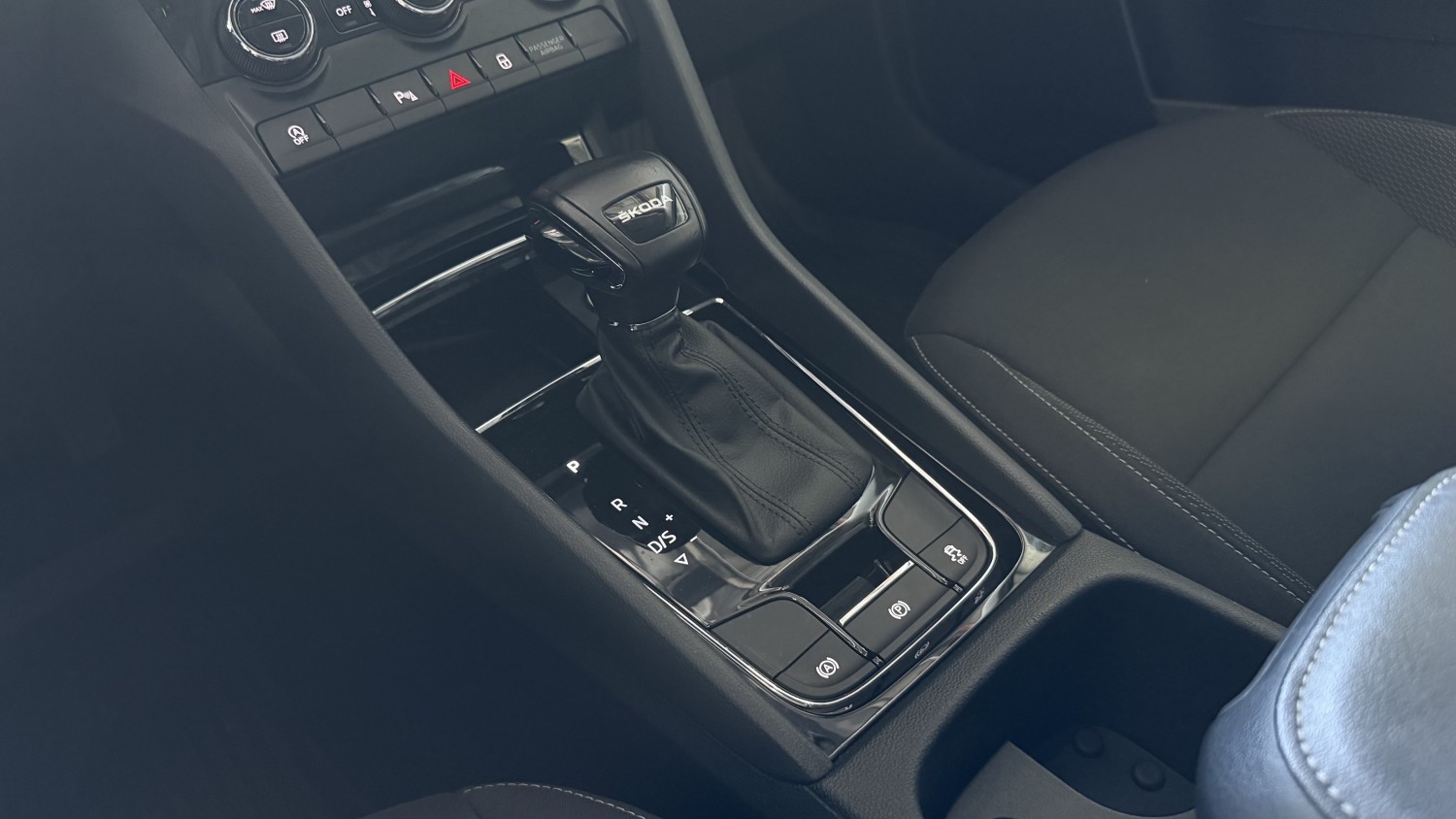 Car image 21