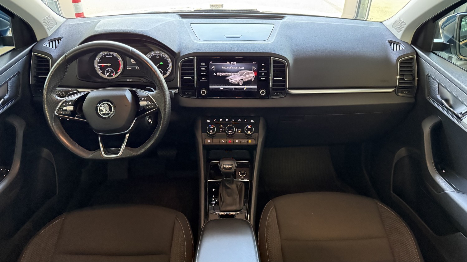 Car image 15