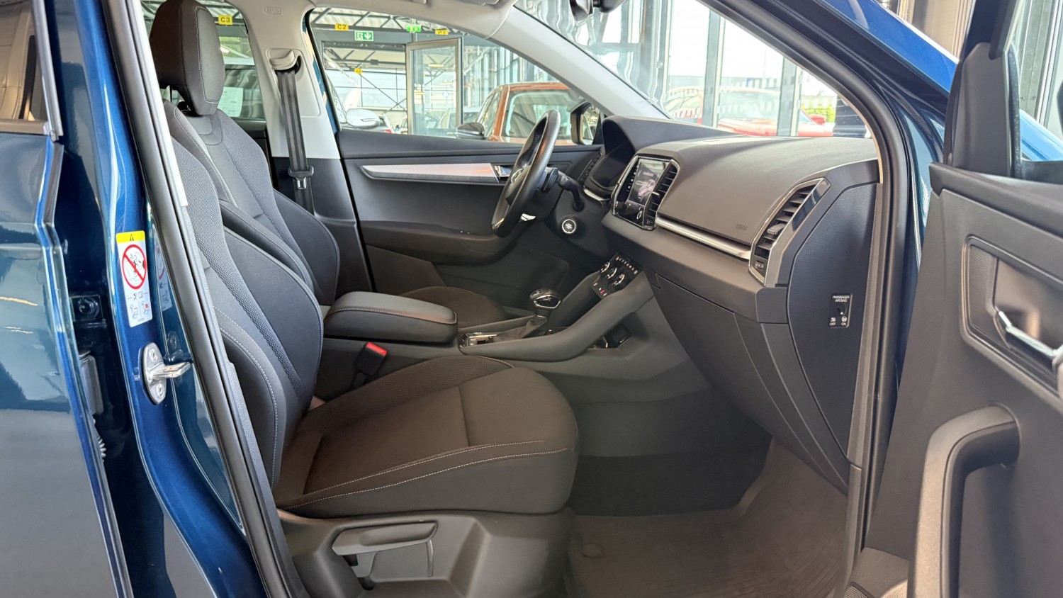 Car image 14
