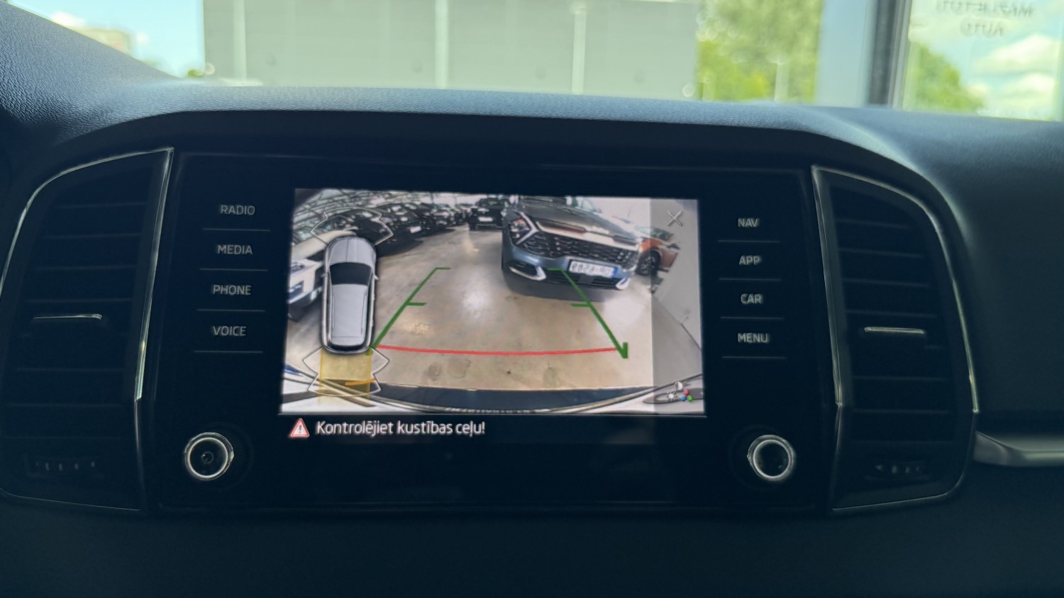 Car image 20