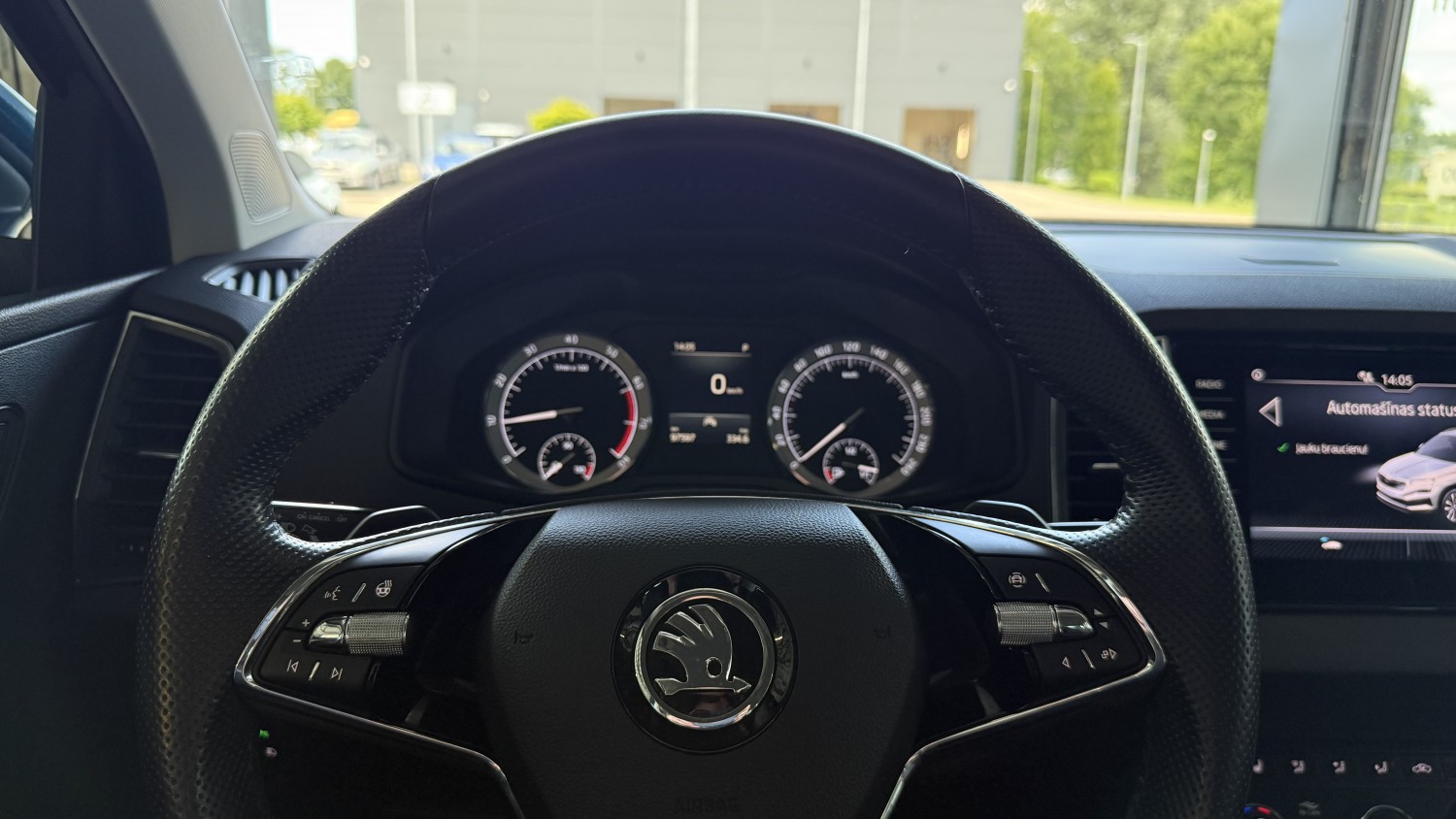 Car image 17