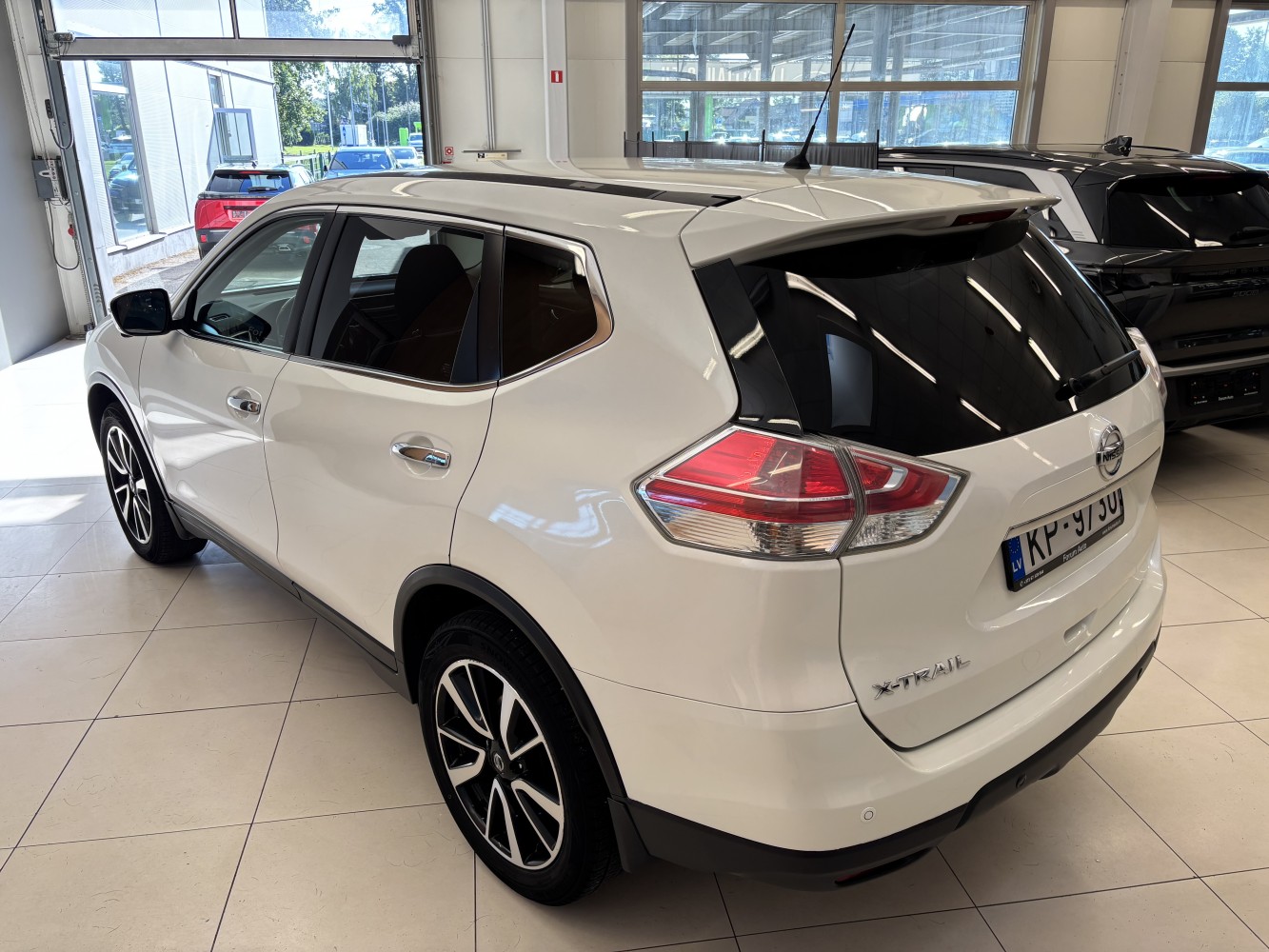 Car image 3