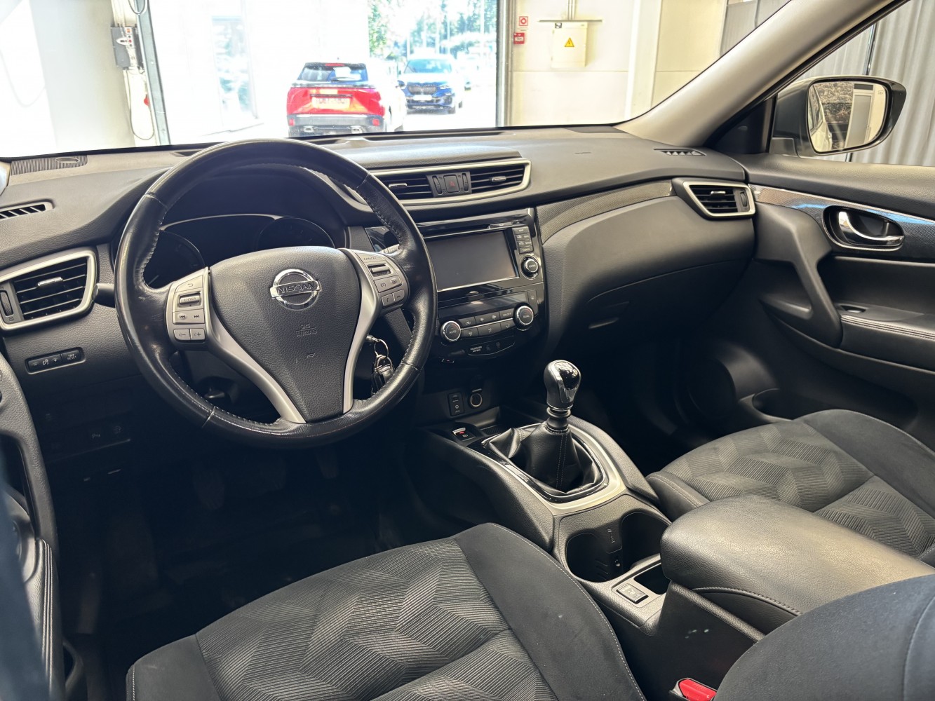 Car image 12