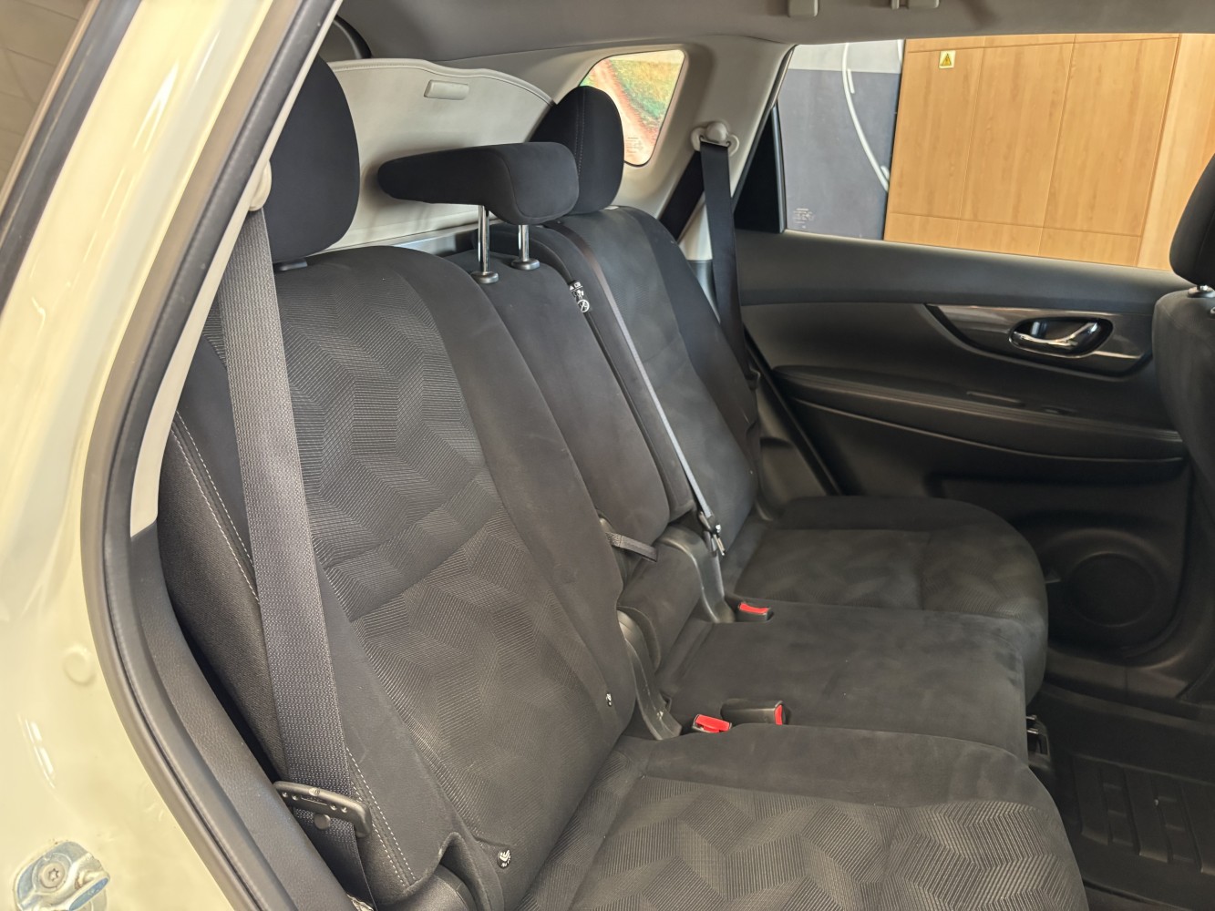 Car image 30