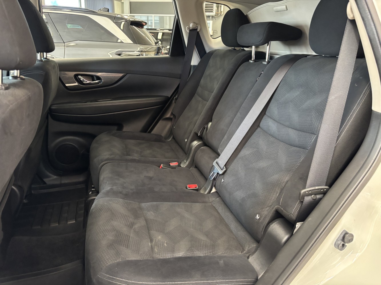 Car image 27