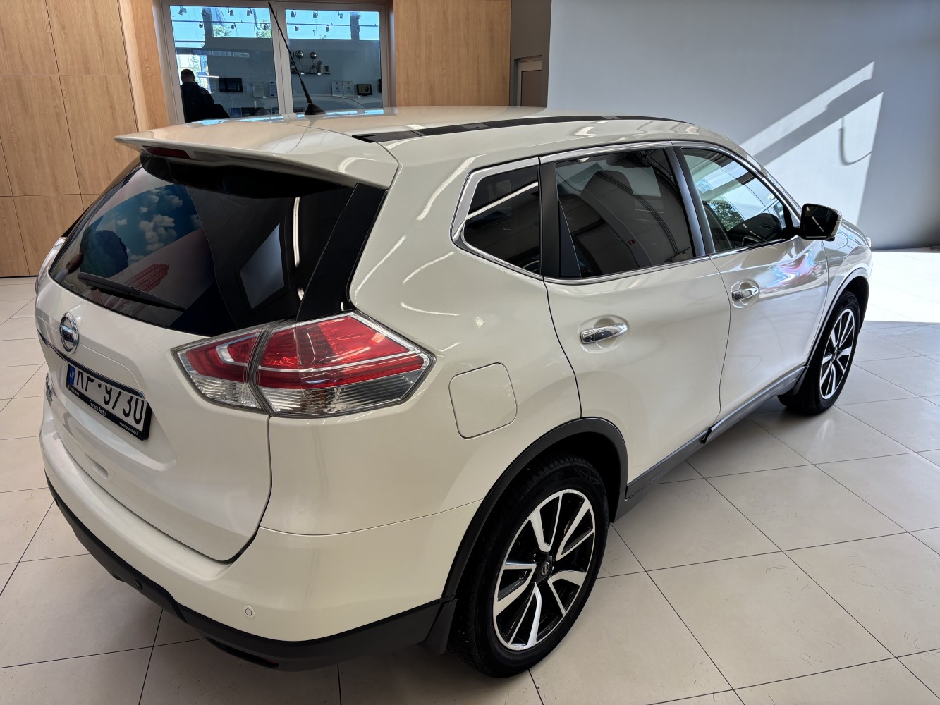 Car image 4
