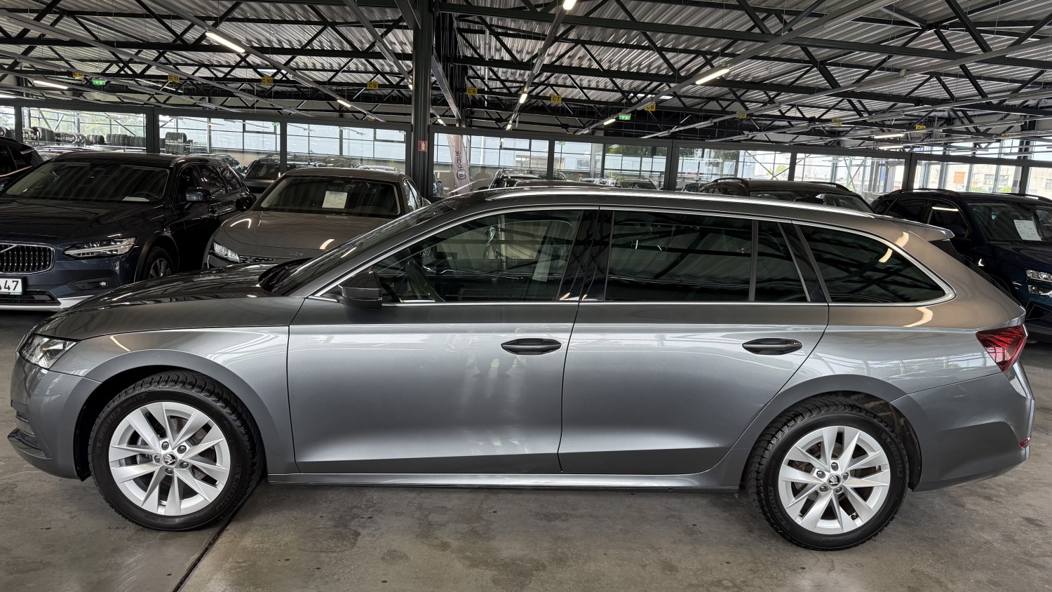 Car image 2